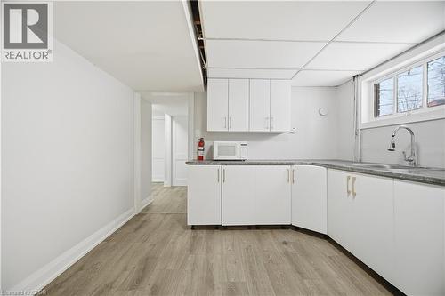 290 Lincoln Road, Waterloo, ON - Indoor Photo Showing Kitchen