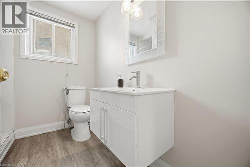 290 Lincoln Road, Waterloo, ON - Indoor Photo Showing Bathroom