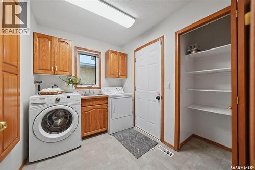 214 Braeburn Place, Saskatoon, SK - Indoor Photo Showing Laundry Room