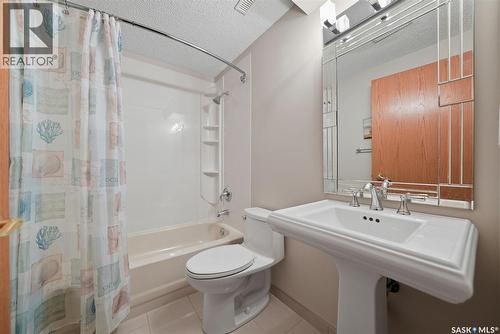 214 Braeburn Place, Saskatoon, SK - Indoor Photo Showing Bathroom