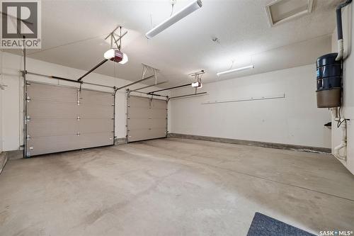 214 Braeburn Place, Saskatoon, SK - Indoor Photo Showing Garage