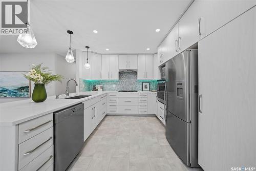 214 Braeburn Place, Saskatoon, SK - Indoor Photo Showing Kitchen With Upgraded Kitchen