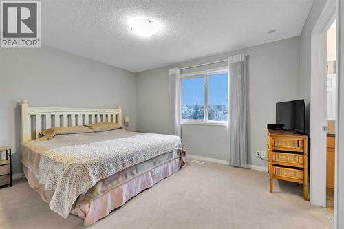 65 Sunset Heights, Cochrane, AB - Indoor Photo Showing Bedroom