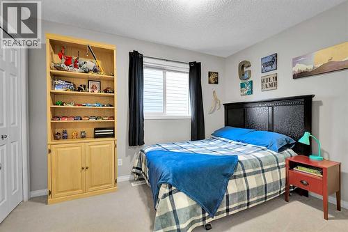 65 Sunset Heights, Cochrane, AB - Indoor Photo Showing Bedroom
