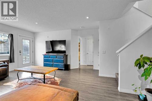 65 Sunset Heights, Cochrane, AB - Indoor Photo Showing Living Room