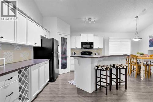 65 Sunset Heights, Cochrane, AB - Indoor Photo Showing Kitchen