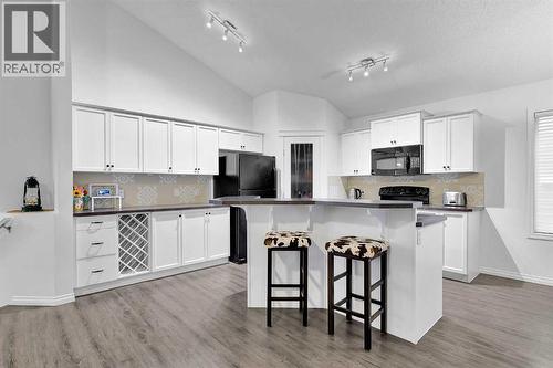 65 Sunset Heights, Cochrane, AB - Indoor Photo Showing Kitchen