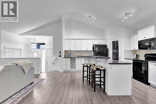 65 Sunset Heights, Cochrane, AB - Indoor Photo Showing Kitchen