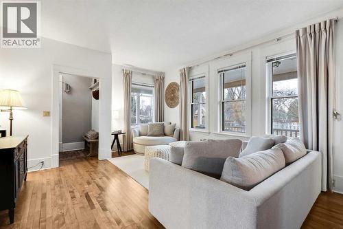 725 Macleod Trail Sw, High River, AB - Indoor Photo Showing Living Room