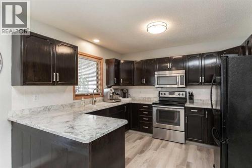34 Bruns Bay, Lacombe, AB - Indoor Photo Showing Kitchen