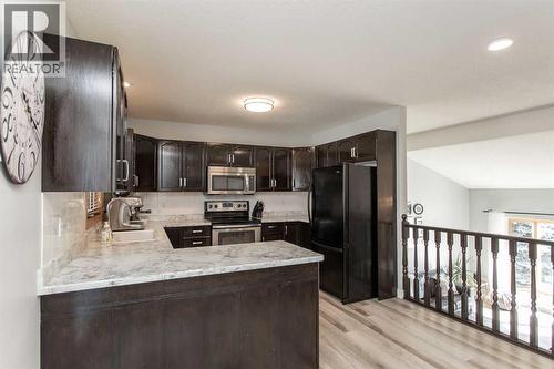 34 Bruns Bay, Lacombe, AB - Indoor Photo Showing Kitchen