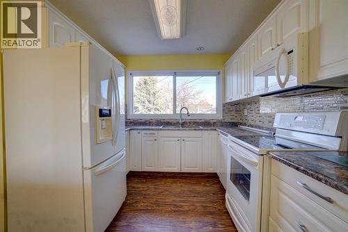 524 51 Avenue W, Claresholm, AB - Indoor Photo Showing Kitchen With Double Sink