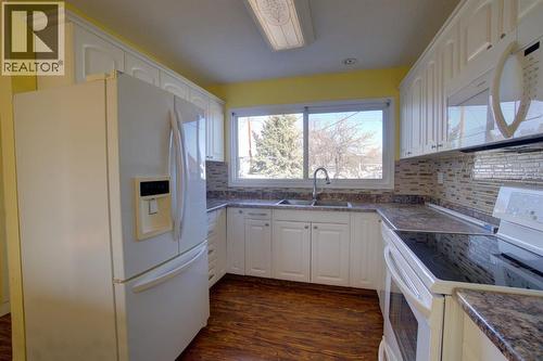 524 51 Avenue W, Claresholm, AB - Indoor Photo Showing Kitchen With Double Sink