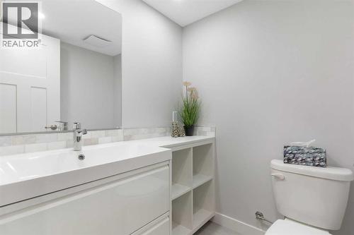 167 Fireside Drive, Cochrane, AB - Indoor Photo Showing Bathroom