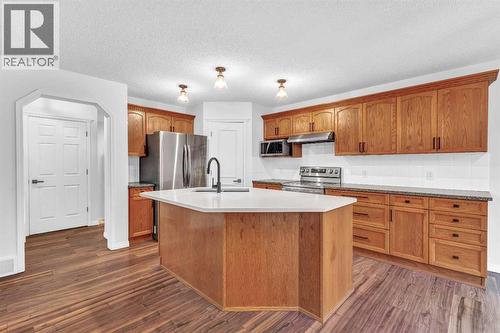 331 Springbank Place Sw, Calgary, AB - Indoor Photo Showing Kitchen
