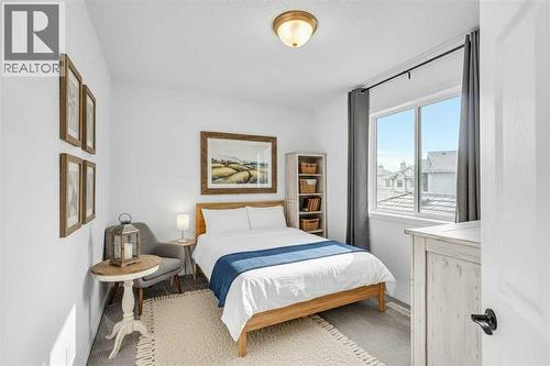 331 Springbank Place Sw, Calgary, AB - Indoor Photo Showing Bedroom