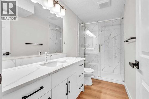 331 Springbank Place Sw, Calgary, AB - Indoor Photo Showing Bathroom