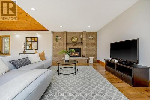 12282 Eighth Line, Halton Hills, ON - Indoor Photo Showing Living Room With Fireplace