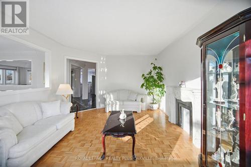 3395 Trelawny Circle, Mississauga, ON - Indoor Photo Showing Living Room