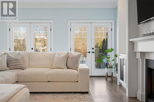 1159 Alexandra Avenue, Mississauga, ON - Indoor Photo Showing Living Room