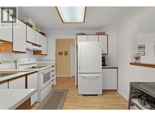 780 Houghton Road Unit# 412, Kelowna, BC - Indoor Photo Showing Kitchen