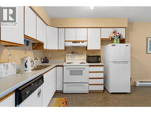 Guest Suite - 780 Houghton Road Unit# 412, Kelowna, BC - Indoor Photo Showing Kitchen With Double Sink