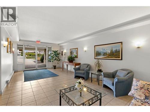 Entry - 780 Houghton Road Unit# 412, Kelowna, BC - Indoor Photo Showing Living Room