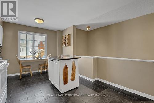95 Manhattan Crescent, Ottawa, ON - Indoor Photo Showing Other Room
