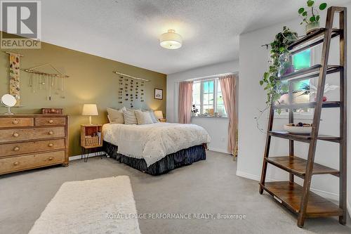 95 Manhattan Crescent, Ottawa, ON - Indoor Photo Showing Bedroom