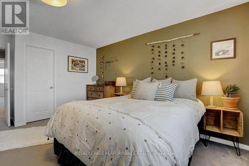 95 Manhattan Crescent, Ottawa, ON - Indoor Photo Showing Bedroom