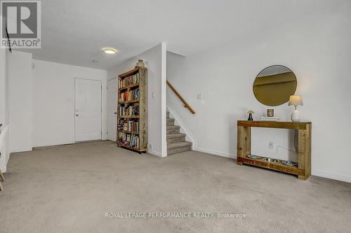 95 Manhattan Crescent, Ottawa, ON - Indoor Photo Showing Other Room