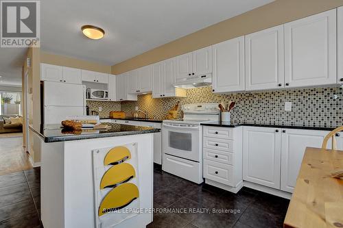 95 Manhattan Crescent, Ottawa, ON - Indoor Photo Showing Kitchen