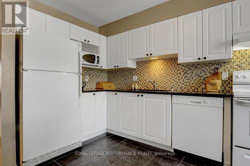 95 Manhattan Crescent, Ottawa, ON - Indoor Photo Showing Kitchen