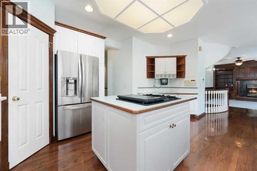 1600 Evergreen Hill Sw, Calgary, AB - Indoor Photo Showing Kitchen