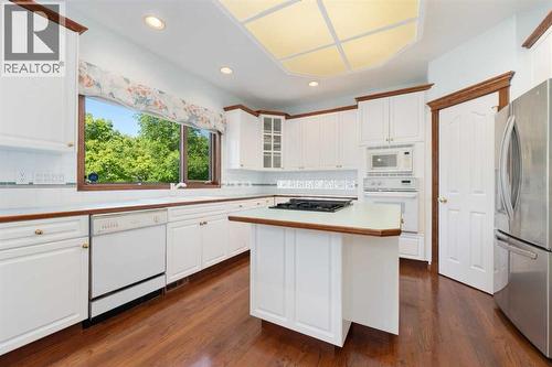 1600 Evergreen Hill Sw, Calgary, AB - Indoor Photo Showing Kitchen