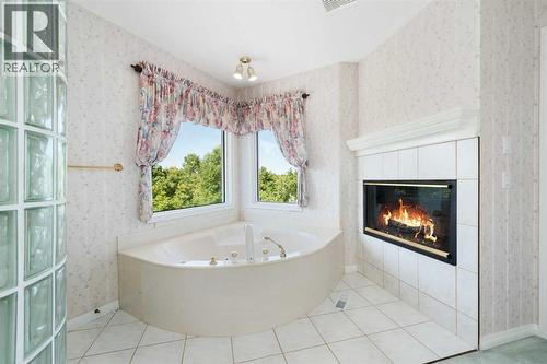 1600 Evergreen Hill Sw, Calgary, AB - Indoor With Fireplace