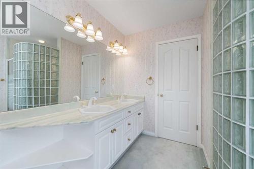 1600 Evergreen Hill Sw, Calgary, AB - Indoor Photo Showing Bathroom