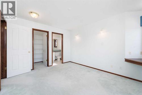 1600 Evergreen Hill Sw, Calgary, AB - Indoor Photo Showing Other Room