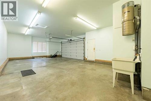 1600 Evergreen Hill Sw, Calgary, AB - Indoor Photo Showing Garage