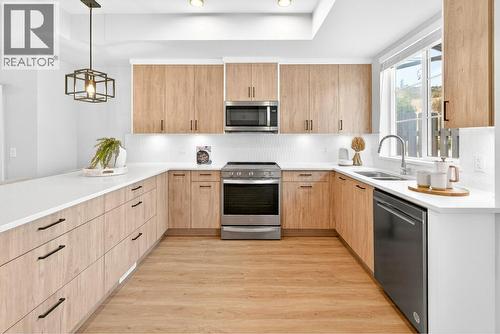 4025 Gellatly Road S Unit# 191, West Kelowna, BC - Indoor Photo Showing Kitchen With Double Sink With Upgraded Kitchen
