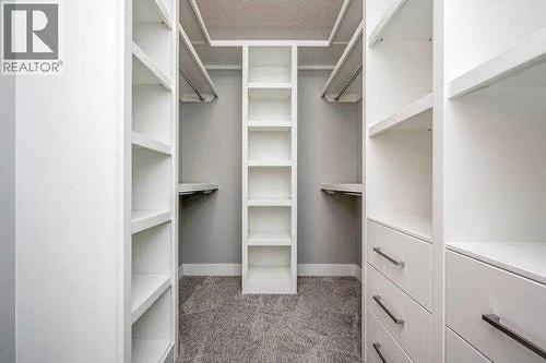 219 19 Avenue Nw, Calgary, AB - Indoor With Storage