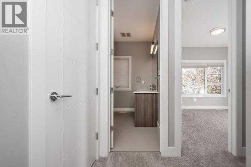 219 19 Avenue Nw, Calgary, AB - Indoor