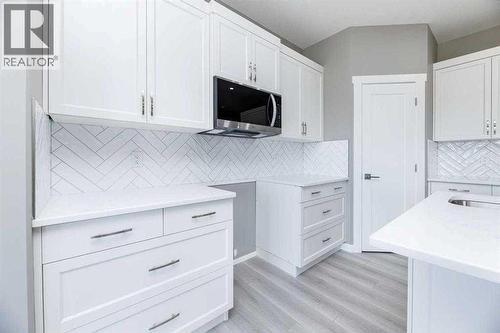 55 Everson Close, Red Deer, AB - Indoor Photo Showing Kitchen