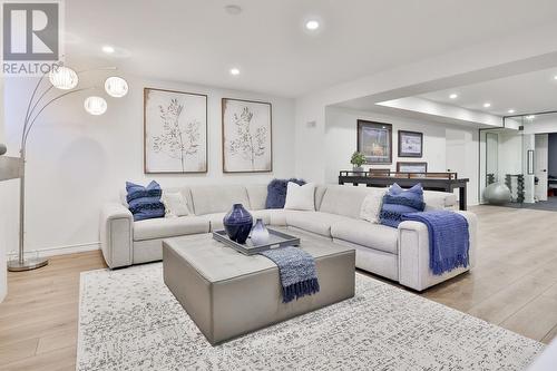 565 Harmony Avenue, Burlington, ON - Indoor Photo Showing Living Room