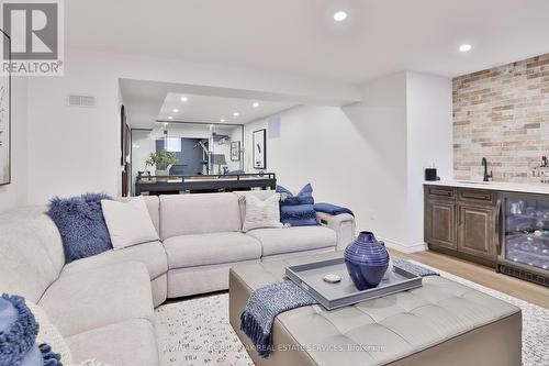 565 Harmony Avenue, Burlington, ON - Indoor Photo Showing Living Room