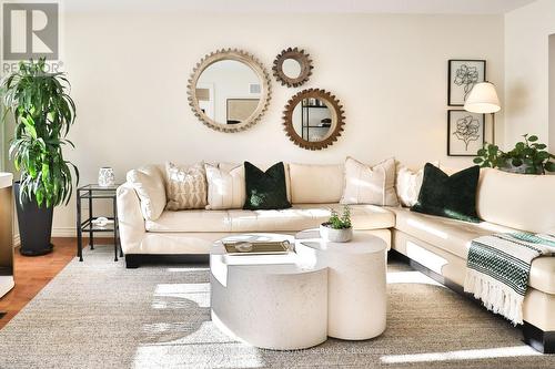 565 Harmony Avenue, Burlington, ON - Indoor Photo Showing Living Room