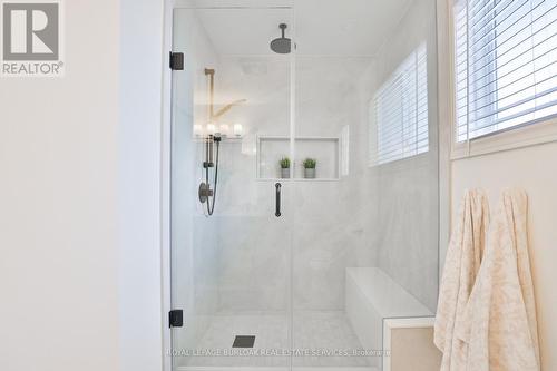 565 Harmony Avenue, Burlington, ON - Indoor Photo Showing Bathroom