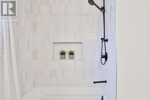 565 Harmony Avenue, Burlington, ON - Indoor Photo Showing Bathroom