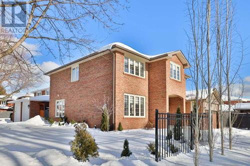 565 Harmony Avenue, Burlington, ON - Outdoor