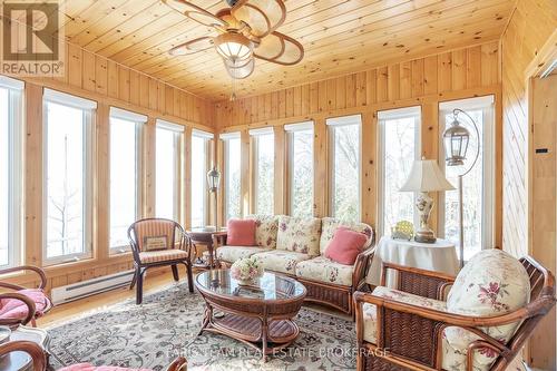 24 Finley Drive, Tiny, ON - Indoor Photo Showing Living Room